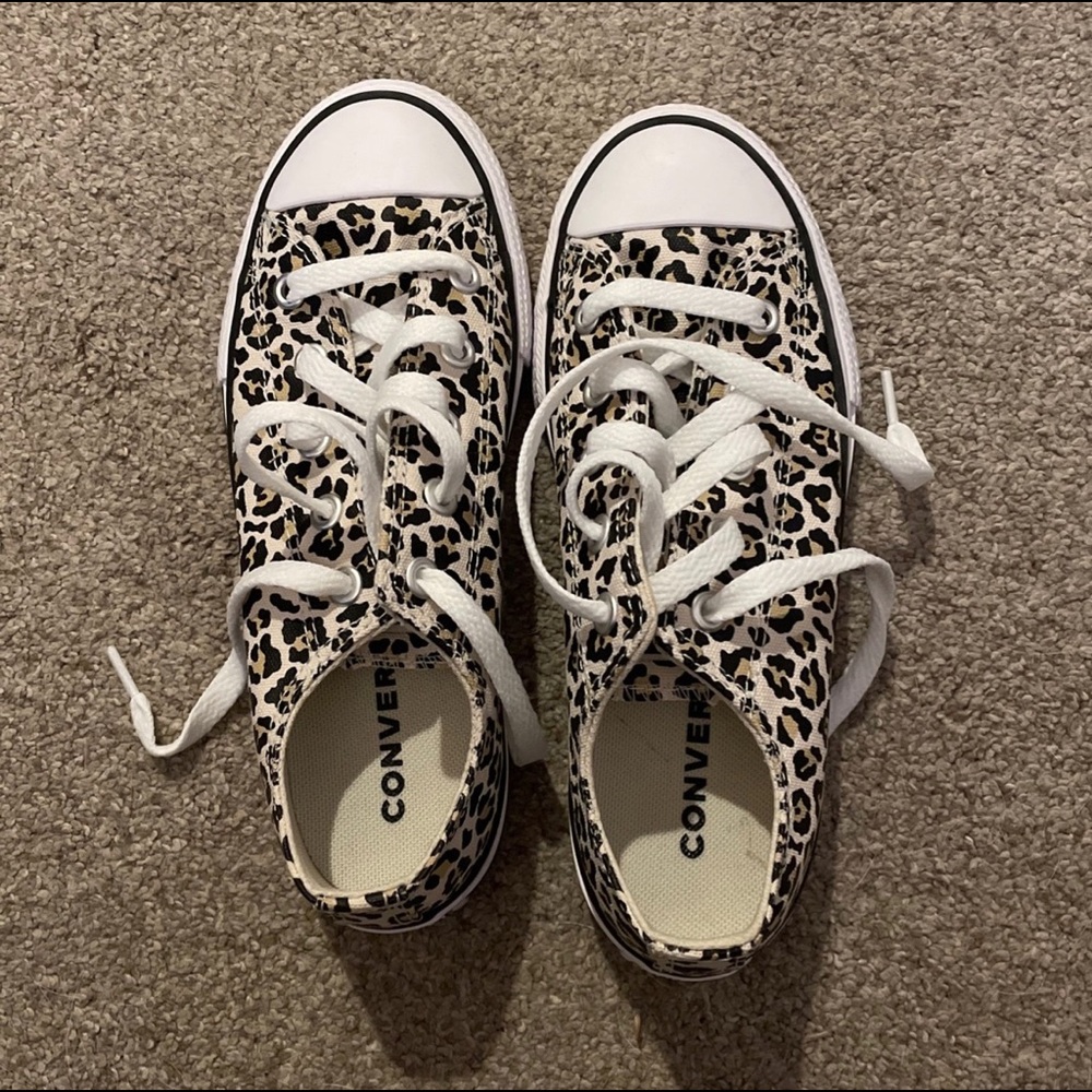 Girls converse shoes size 1